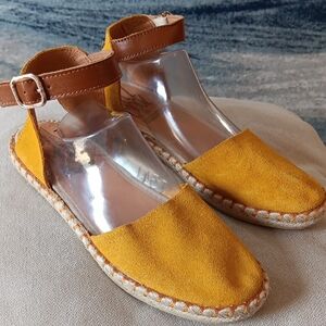 NWOT Miz Mooz Mustard Leather/Suede Itallian Sandals